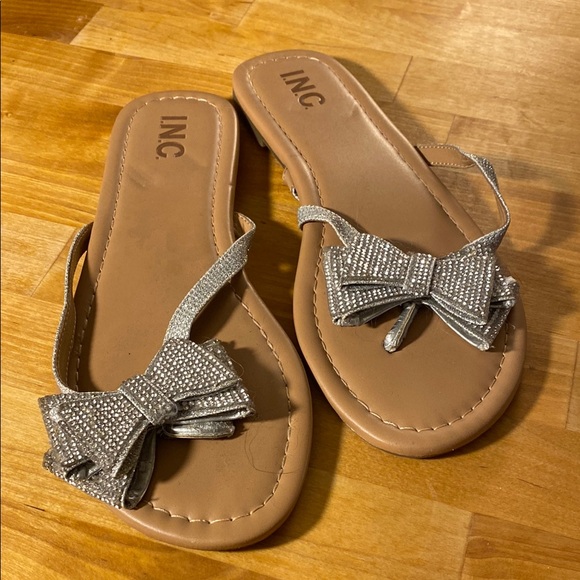 inc mabae bow flat sandals